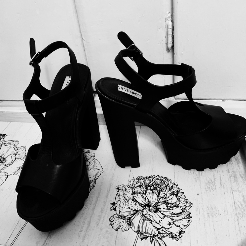 🌈🍀FLASH SALE // Steve Madden Platform Heels
